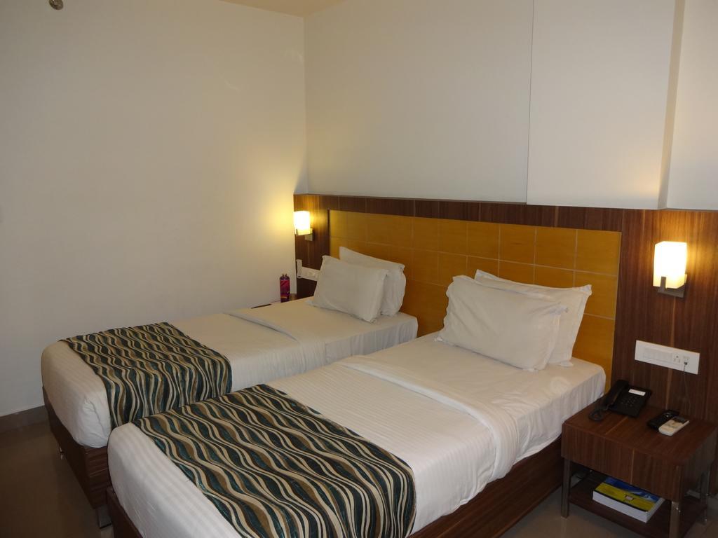 Continental Park Hotel Vijayawāda Exterior foto